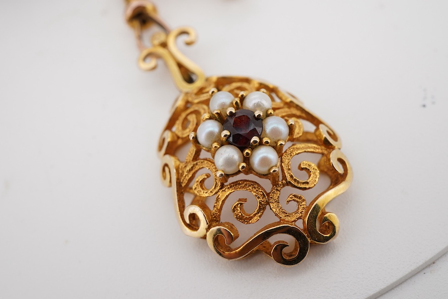 An early 1960's 9ct gold, peridot and split pearl set oval cluster ring, size P, a more recent 18ct gold and single stone oval cut smoky quartz set ring, size O and a 9ct gold, garnet and cultured pearl cluster set penda